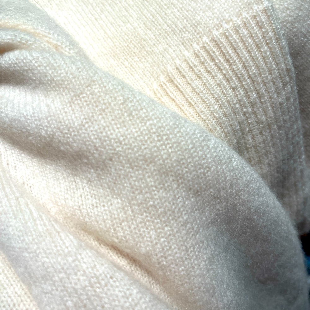 Banana Republic NWT cream cashmere sweater size -Large.